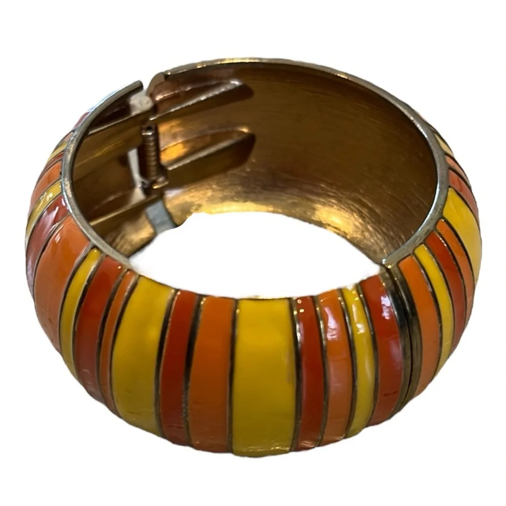 RETRO WIDE STRIPED ENAMELED BANGLE CLAM SHELL BRACELET HARVEST GOLD AND ORANGE